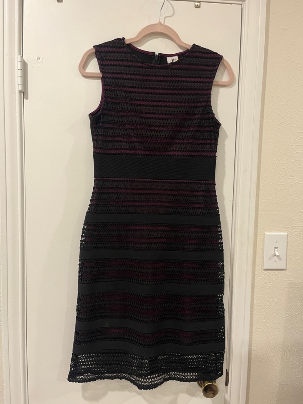 julia jordan Black and Deep Purple Sleeveless Lace-Striped Sheath Dress